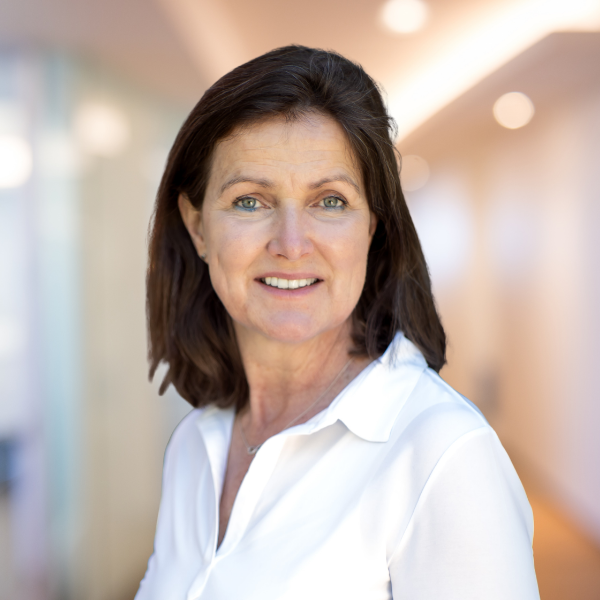 Dr. Elisabeth Decker